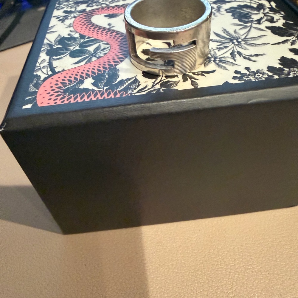 Gucci Silver Ring size 6 - Picture 3 of 4